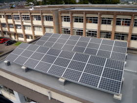姶良市立重富中学校　太陽光発電